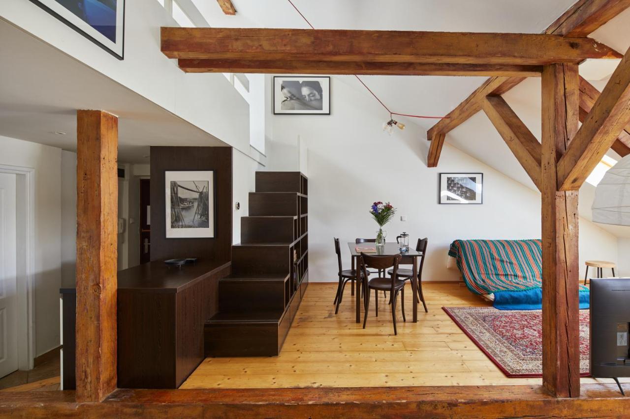Apartamento Prague Days - Sunlit Attic Loft In Vinohrady Exterior foto
